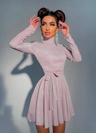 Блискуча сукня