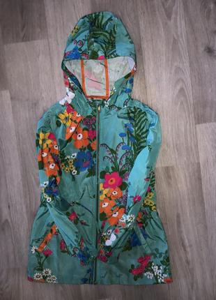 Очень красивая курточка, ветровка next  размер 7 лет