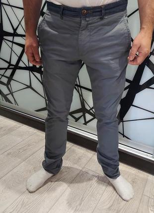 Брюки zara серые с джинсовой вставкой на поясе 46-482 фото