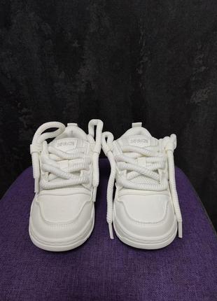 Кросівки білі6 фото