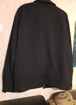 Стильная демисезонная куртка для мужчин черного цвета3 фото