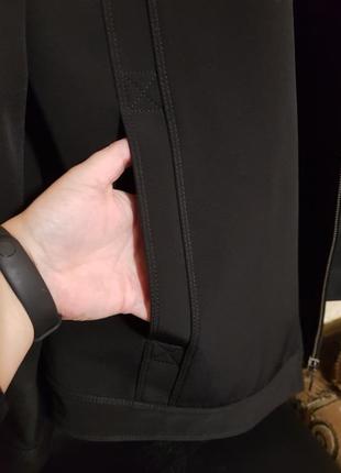 Стильная демисезонная куртка для мужчин черного цвета9 фото