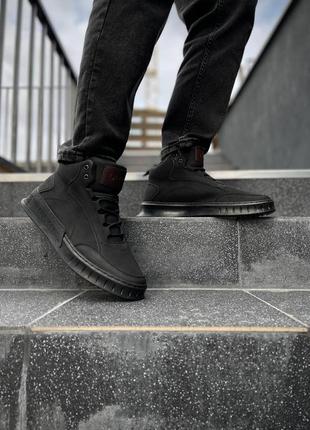 Черные зимние ботинки