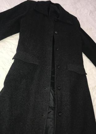 Темно серое длинное пальто из натуральной шерсти