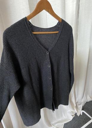 Стильный темно-серый кардиган оверсайз на пуговицах oska с шерстью
