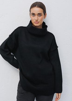 Женский вязаный свитер oversize со швами наружу черный