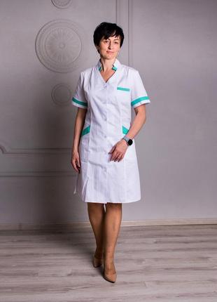 Женский медицинский халат анна с карманами белый с салатовыми вставками