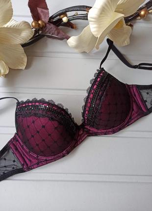 Красивый бюстгальтер с украшением из имитации кристаллов 75в