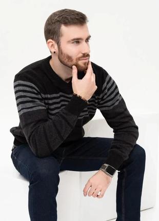 Черный шерстяной пуловер с полосками размер m