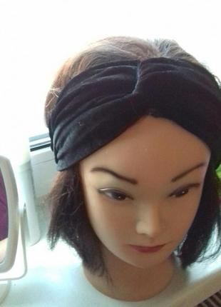 Чорна оксамитова пов'язка на голову