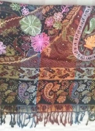 Широкий красивый шарф