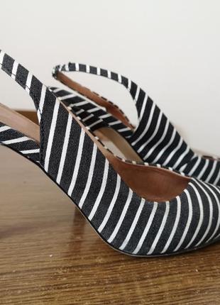 Брендові стильні босоніжки