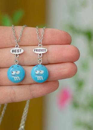 Набір кулонів для двох друзів "best friends m&m's блакитні"1 фото