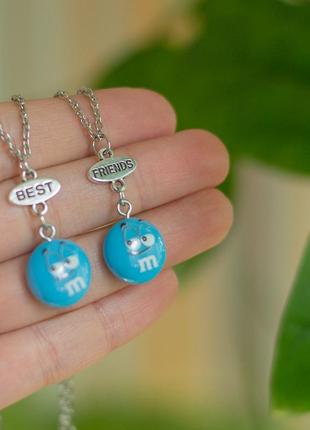 Набір кулонів для двох друзів "best friends m&m's блакитні"2 фото