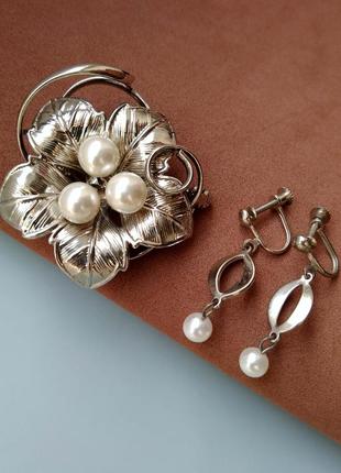Набір брошка з перлами і сережки з перлами на закрутках, імпортна вінтажна біжутерія1 фото