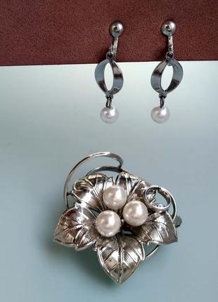 Набір брошка з перлами і сережки з перлами на закрутках, імпортна вінтажна біжутерія2 фото