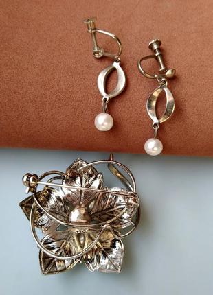 Набір брошка з перлами і сережки з перлами на закрутках, імпортна вінтажна біжутерія4 фото