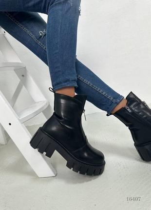 Женские зимние ботинки на высокой подошве черные кожаные на экомехе3 фото