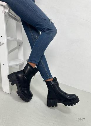 Женские зимние ботинки на высокой подошве черные кожаные на экомехе2 фото