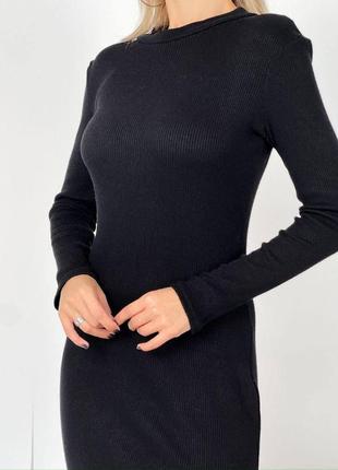 Ангоровое однотонное платье в рубчик с разрезом черный р. 42-482 фото