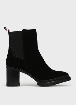 Замшеві ботильйони tommy hilfiger sporty mid heel