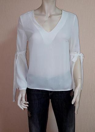 Стильная блузка белого цвета с разрезами на рукавах love & other things, молниеносная отправка2 фото