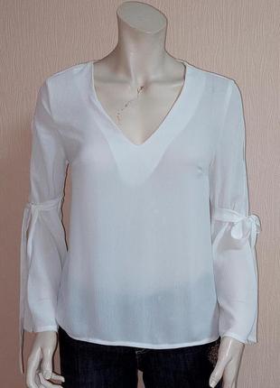 Стильна блузка білого кольору з розрізами на рукавах love&amp;other things, блискавичне надсилання
