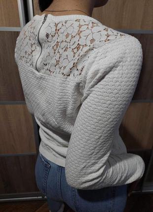 Белый свитерик с кружевом2 фото