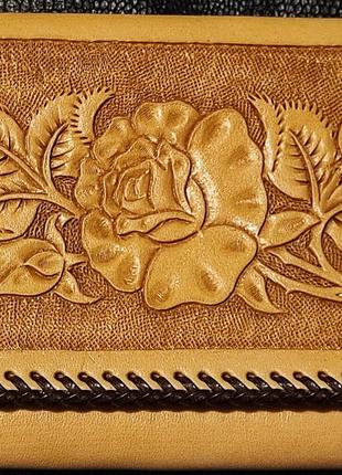 Кожаный клатч кошелек  с цветочным дизайном.3 фото