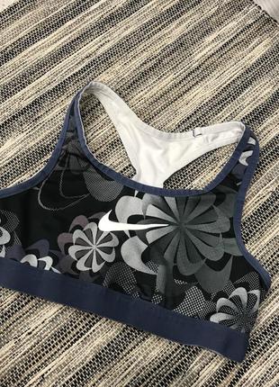 Спортивный топ бра nike swoosh
