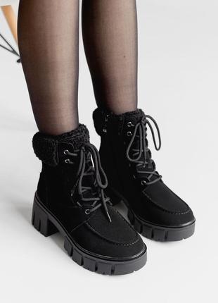 Чорні замшеві чоботи на високій платформі - ваша модна ставка на комфорт та стиль ❄️3 фото