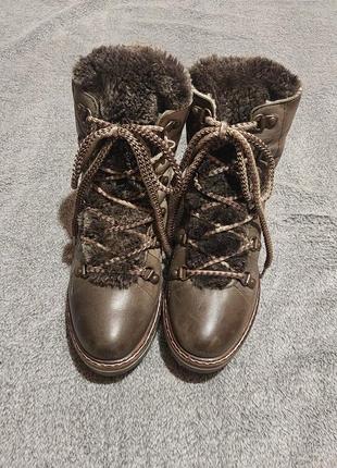 Тепленькие женские зимние ботинки на шнуровке3 фото