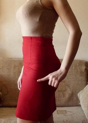 Червона спідничка