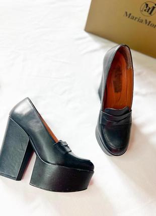 Шкіряні чорні  туфлі від maria moro