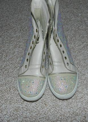 ⛔   кеди стрази є відео