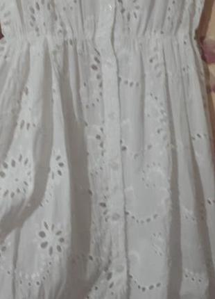 Белое платье-рубашка из натуральной прошвы на пуговицах2 фото