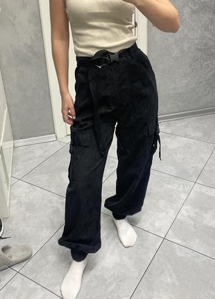 Плащевые новые брюки карго с карманами по бокам чёрные с манжетами