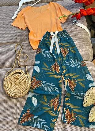 Костюм прогулянковий