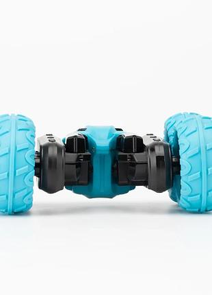Переворачивающаяся трюковая машинка 360° rc stunt car на радиоуправлении голубая 1:12