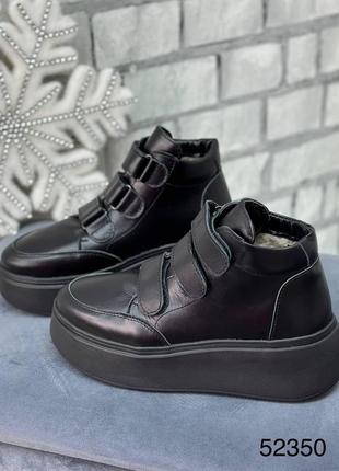 Стильні зимові шкіряні жіночі кросівки чорного кольору, утеплені кросівки на липучках8 фото