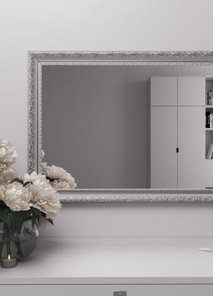 Зеркало белое навесное для спальни 80х60 в уской раме, красивые зеркала в полный рост с патиной серебра