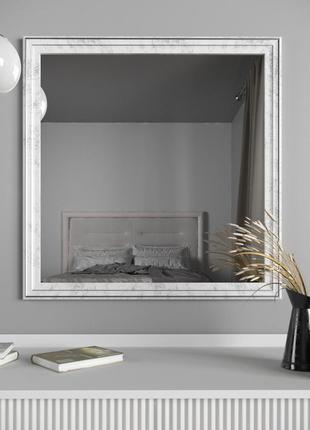 Зеркало в белой раме 68х68 с патиной серебра настенное для спальни, зеркало квадратное для ванны x красивое