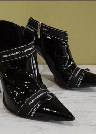 Ботільйони ботильйони туфлі чобітки напівчоботи