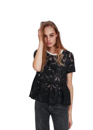 Красивая черная футболка блузка zara