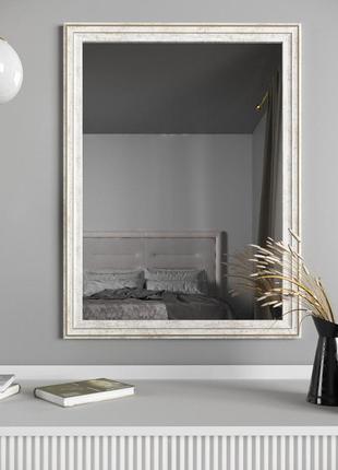 Белое зеркало для макияжа навесное 78х58 в уской раме, красивые зеркала для спальни с коричневой патиной2 фото