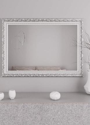 Зеркало в белой раме прямоугольные 106х76 в коридор, навесное красивое зеркало с патиной серебра стильное