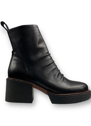 Женские кожаные демисезонные ботинки черные на платформе и широком каблуке h280-h1628-2155 brokolli 2522