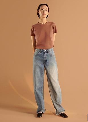 Класична жіноча футболка uniqlo u у вінтажному стилі