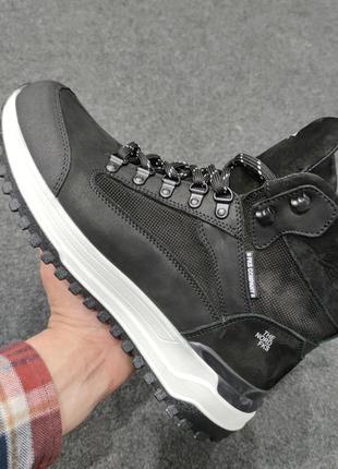 Зимове чоловіче взуття на білій підошві 40 - 45 розмір