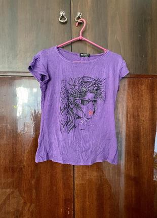 Фиолетовая футболка1 фото